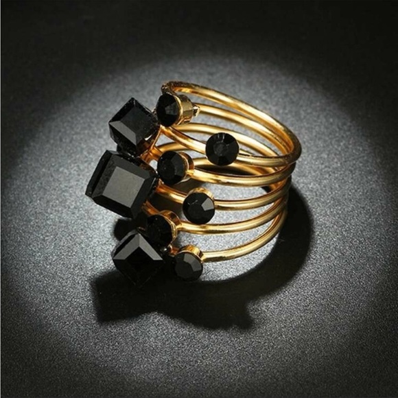 Black stone layered gold ring - Picture 3 of 4
